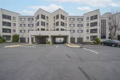 725 Miller Ave #320, Freeport, NY 11520
