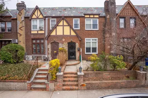 40-35 172nd St, Flushing, NY 11358