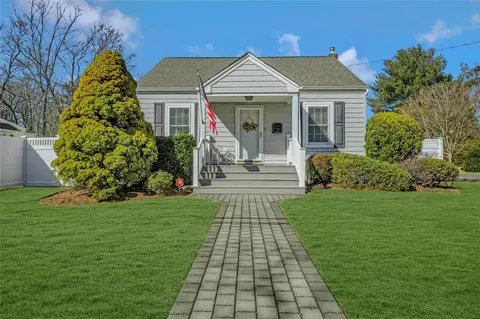 500 9th Ave, East Northport, NY 11731