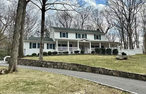 5 Doe View Ln, Pound Ridge, NY 10576