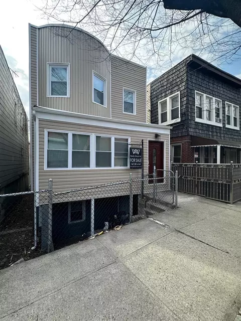 1313 Herschell St, New York, NY 10461