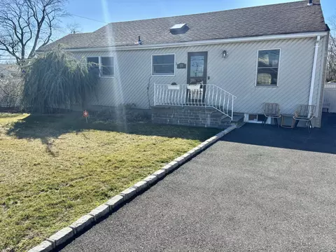 23 Baiting Place Rd, Farmingdale, NY 11735