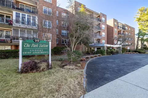 99 Randall Ave #2C, Freeport, NY 11520