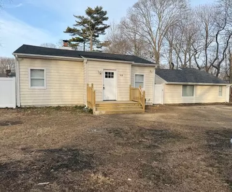 168 Woodland Dr, Mastic Beach, NY 11951
