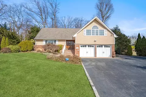 49 Harwood Dr E, Glen Cove, NY 11542