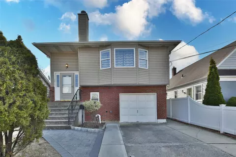 1011 Harrison St, Uniondale, NY 11553