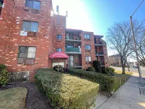 5745 74th St #306, Middle Village, NY 11379