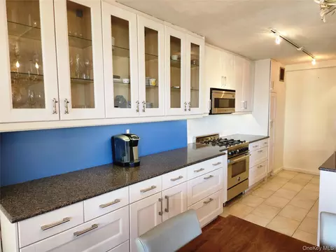 18-15 215th St #6 M, New York, NY 11360