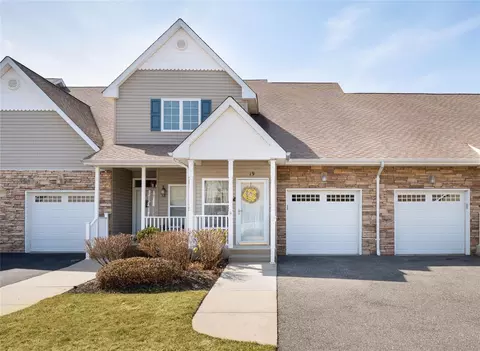19 Rose Ln #19, Mount Sinai, NY 11766