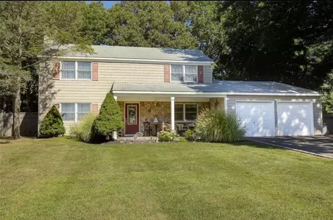 11 Botany Ln, Stony Brook, NY 11790