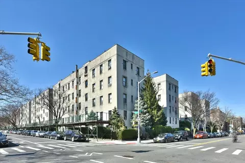21-16 35 St #1B, New York, NY 11105