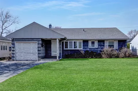 182 Hungry Harbor Rd, Valley Stream, NY 11581