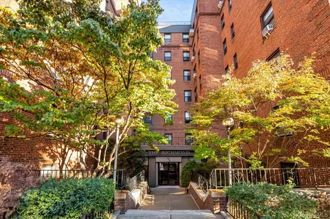 3636 Greystone Ave #6M, New York, NY 10463