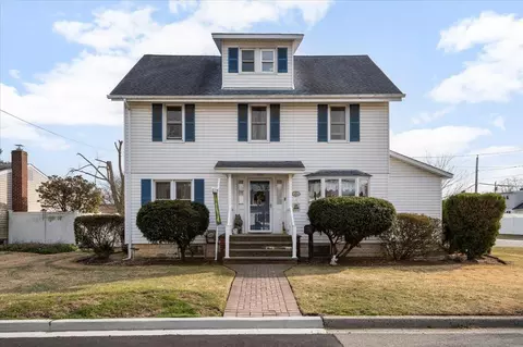 38 Alice Ct, Bethpage, NY 11714