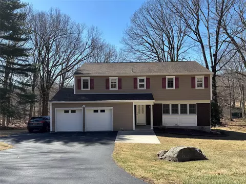 31 Astor Dr, Mahopac, NY 10541