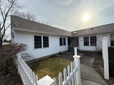 136 Revere Dr, Sayville, NY 11782