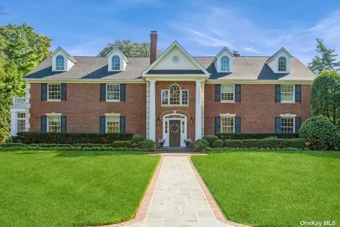 84 Third St, Garden City, NY 11530