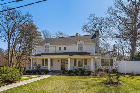 76 Puritan Dr, Scarsdale, NY 10583