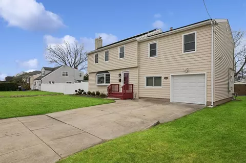 3444 Bay Front Dr, Baldwin, NY 11510