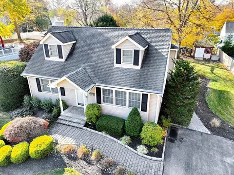 25 Simkin Dr, Clarkstown, NY 10956