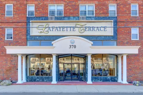 370 W Broadway #2G, Long Beach, NY 11561