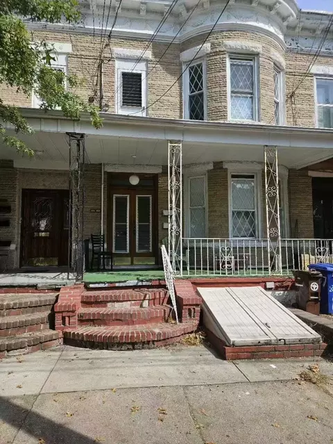 85-37 89 St, New York, NY 11421