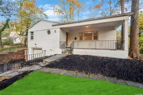 21 Ravine Rd, North Hempstead, NY 11023