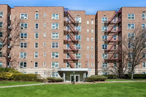 1300 Midland Ave #A25, Yonkers, NY 10704