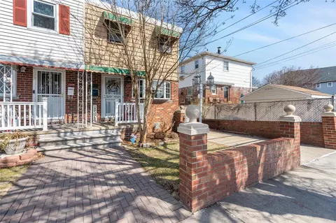 3211 Ampere Ave, New York, NY 10465