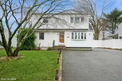 410 17th St, West Babylon, NY 11704