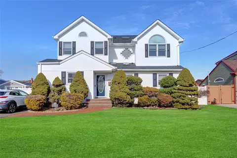 421 Brendan Ave, Massapequa Park, NY 11762