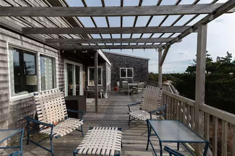 35 Ravens Walk, Islip, NY 11706