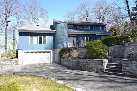 11 Milmohr Ct, Northport, NY 11768
