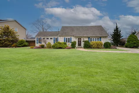 257 W 3rd St, Deer Park, NY 11729