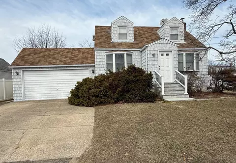 215 Audley Ct, Copiague, NY 11726