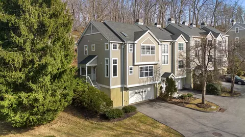 71 Park Rd Ext, Lewisboro, NY 10526