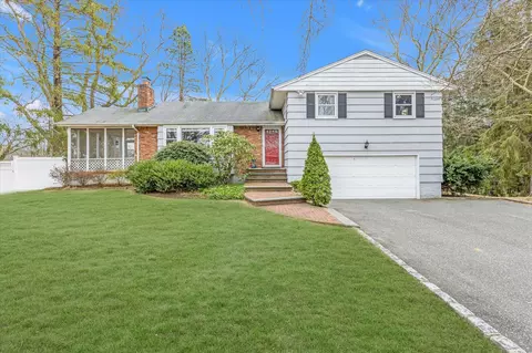 80 Cove Rd, Huntington, NY 11743