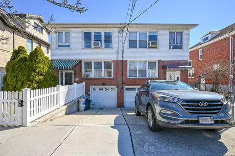 40-17 190 St, Flushing, NY 11358