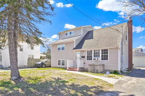 160 3rd Ave, Bay Shore, NY 11706