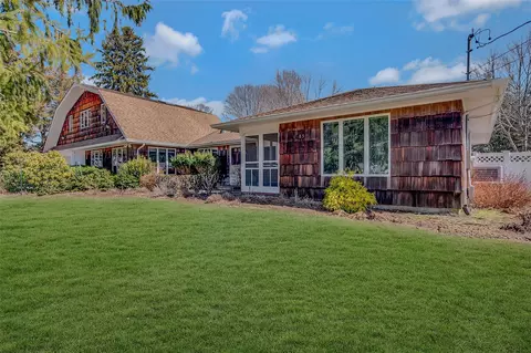 1085 Gin Ln, Southold, NY 11971