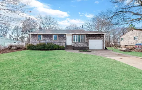 36 Pace Ave, Bellport, NY 11713