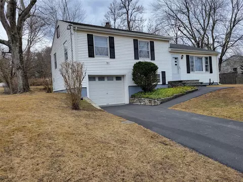 88 Cramer Rd, La Grange, NY 12603