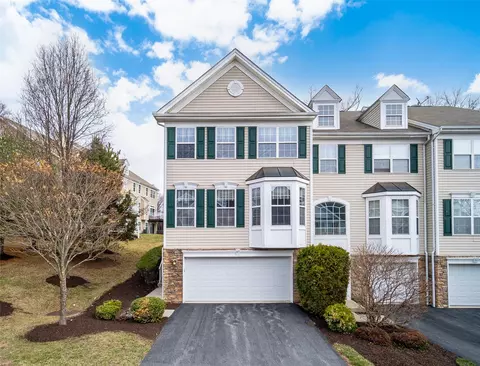 47 Barr Ln, Monroe, NY 10950