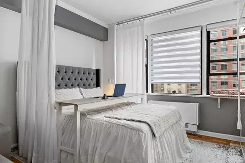 240 46 E #10E, New York, NY 10017