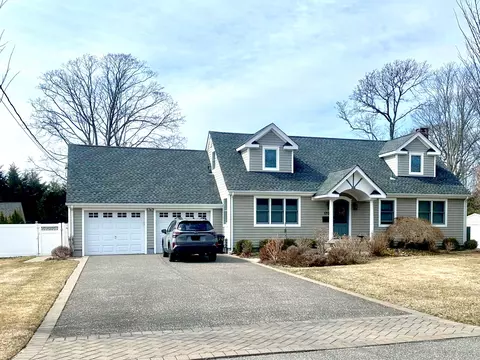 170 Gerritsen Ave, Bayport, NY 11705