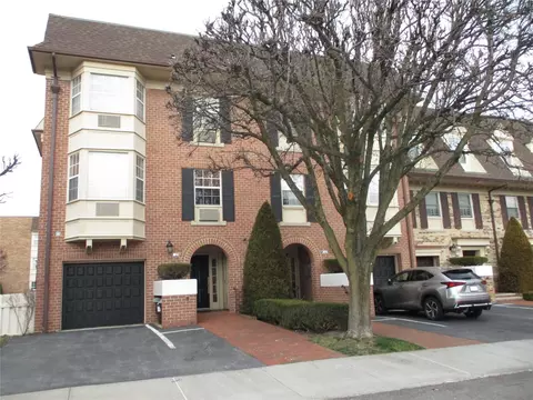 207-11 Melissa Ct, Bayside, NY 11360