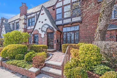 9113 68 Ave, Forest Hills, NY 11375
