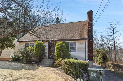 47 Heather Dr, Mahopac, NY 10541