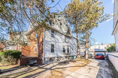 85-61 79th St, New York, NY 11421