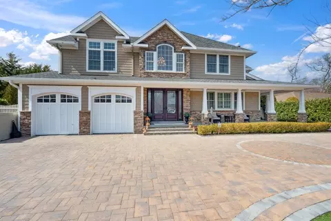194 Shadybrook Ln, West Islip, NY 11795